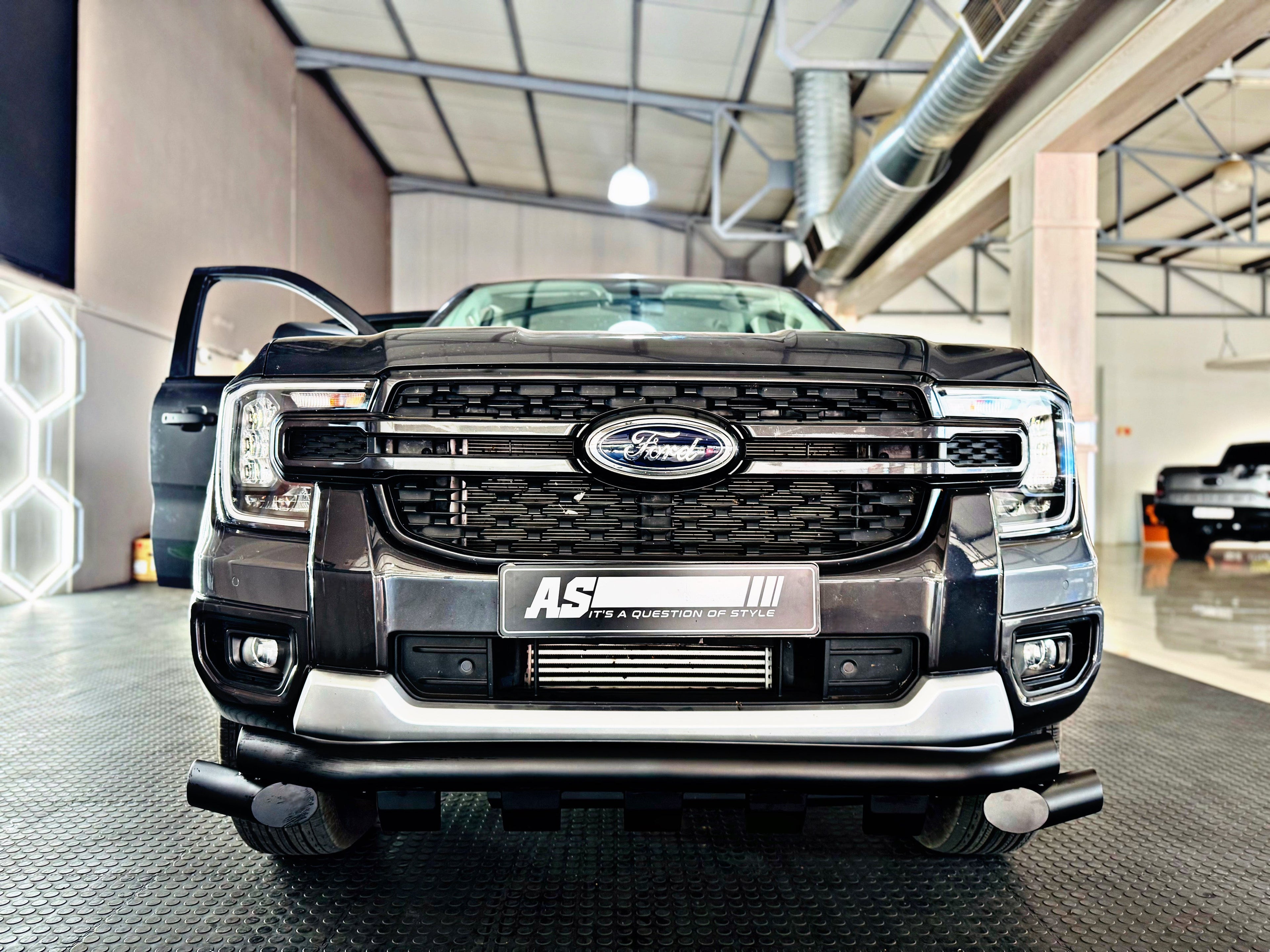 FORD RANGER NEXT GEN 2023 BUMPER GUARD / NUDGE BAR / STYLING BAR 1 PIECE BLACK FITS ALL NEW GENERATION FORD RANGERS