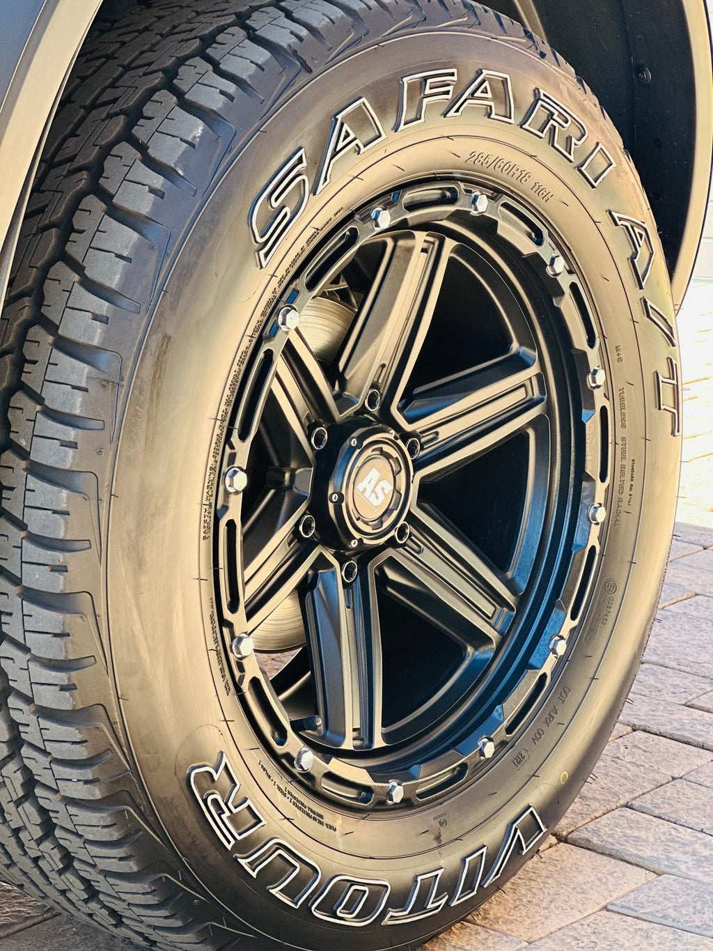 285/60/18 VITOUR SAFARI A/T TYRE WHITE LETTER