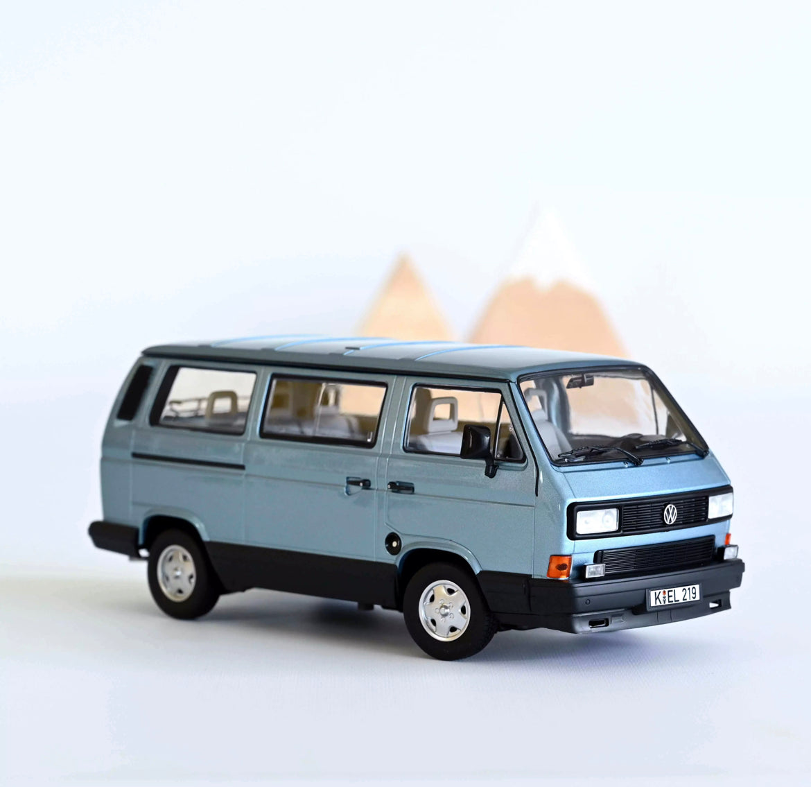 NOREV 1:18 SCALE MODEL CAR VW T3 CARAVELLE