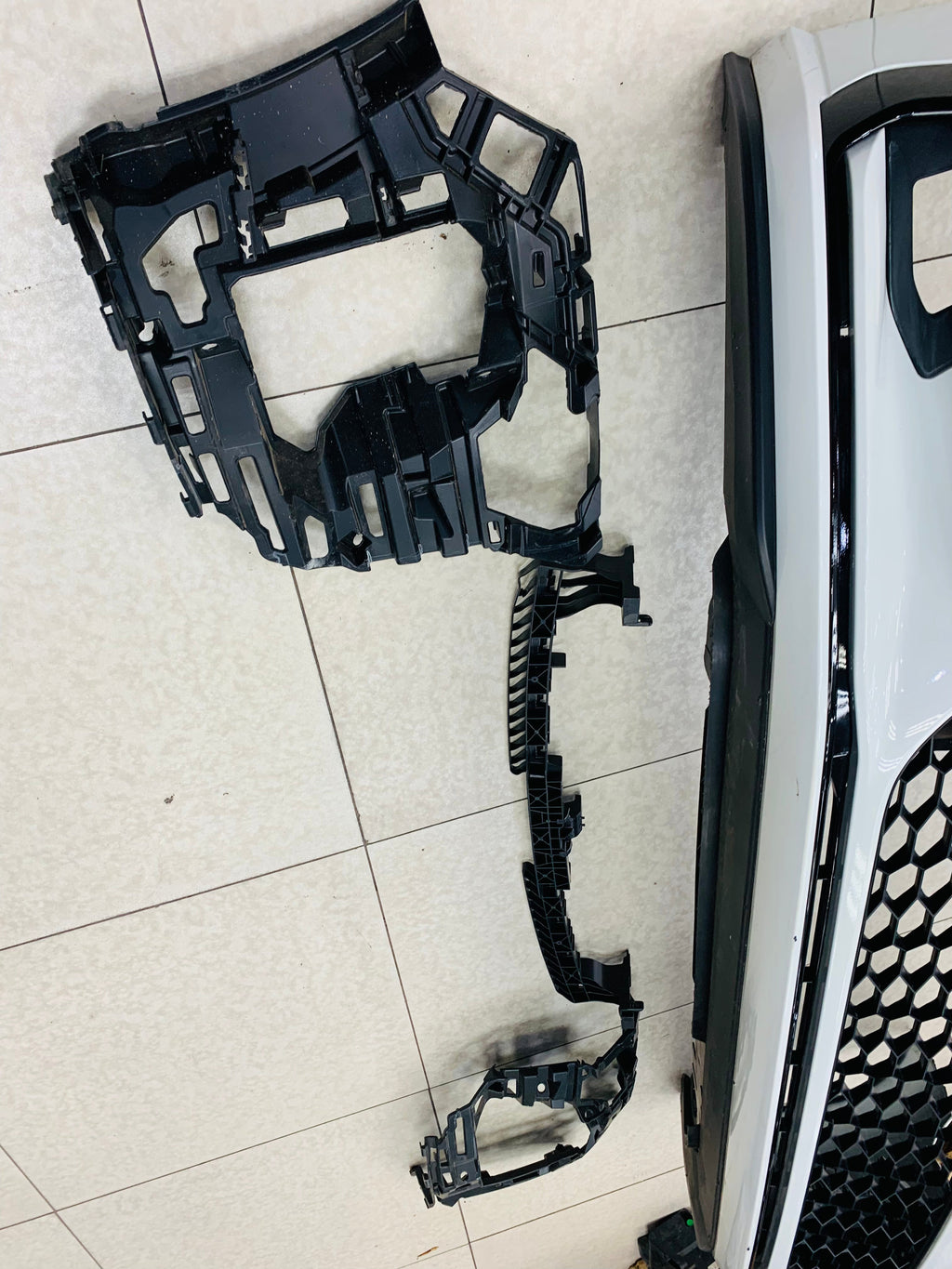 MK7.5 GTI BUMPER TO FIT MK7 Painted white