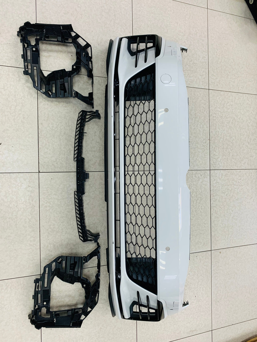 MK7.5 GTI BUMPER TO FIT MK7 Painted white