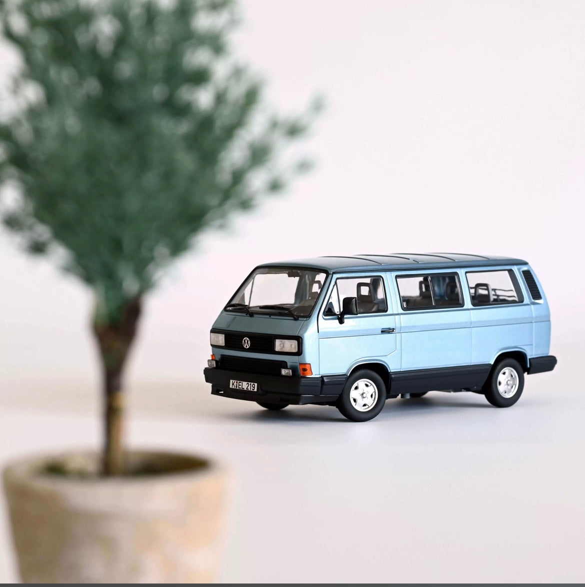 NOREV 1:18 SCALE MODEL CAR VW T3 CARAVELLE