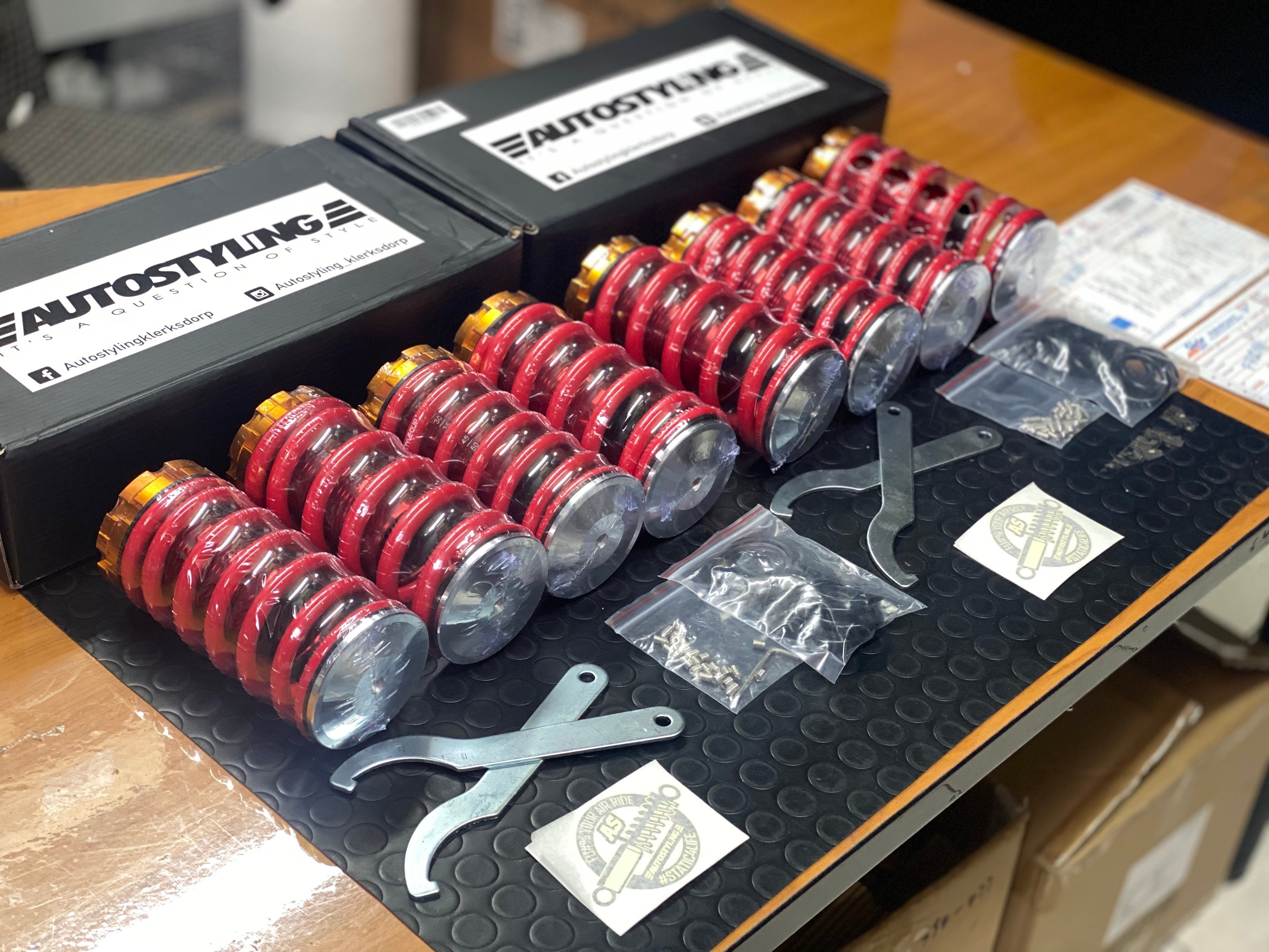 UNIVERSAL SLEEVE OVERS