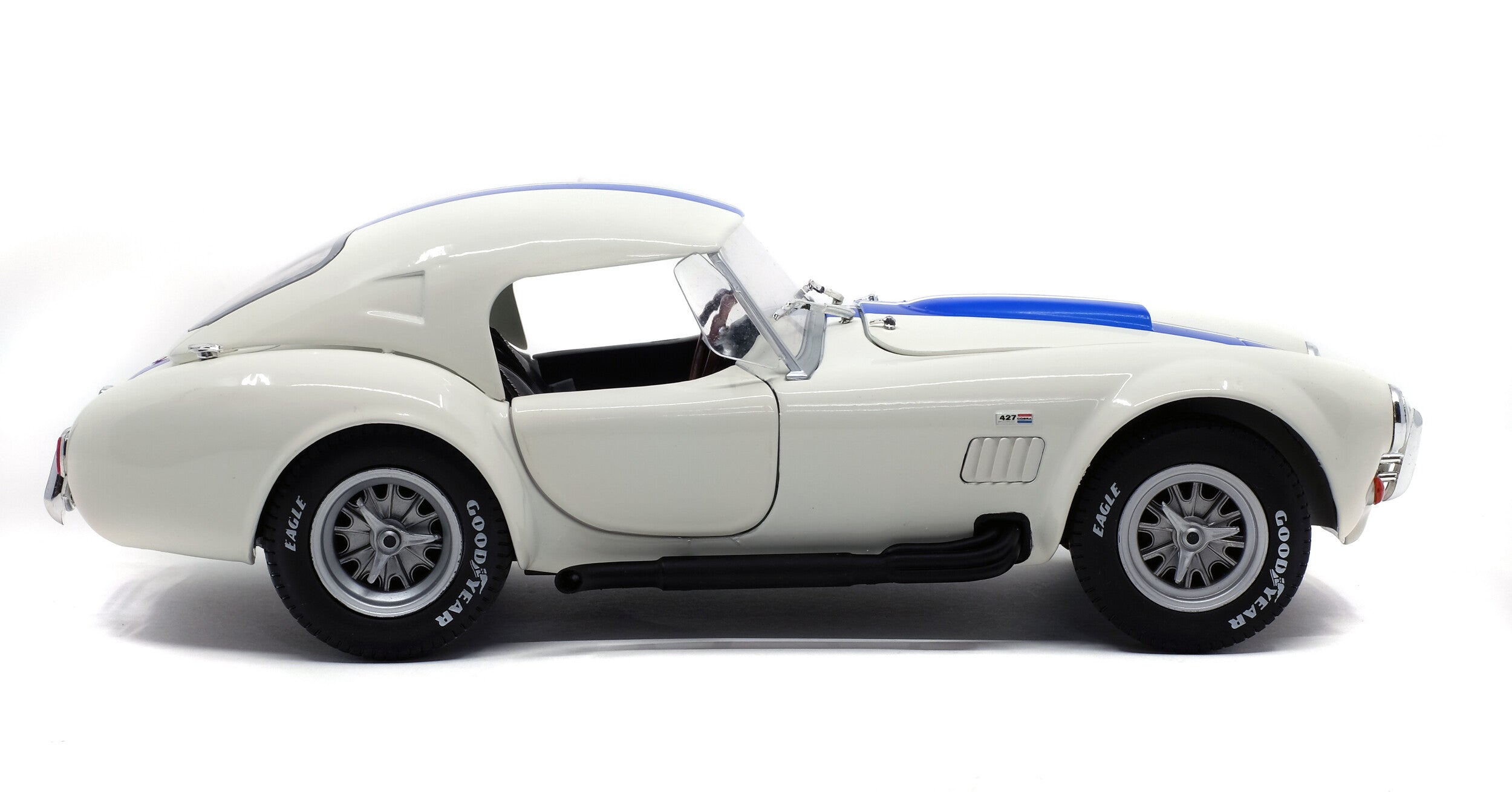 SOLIDO 1:18 SCALE MODEL CAR AC SHELBY COBRA 427 MK2 1965 WHITE