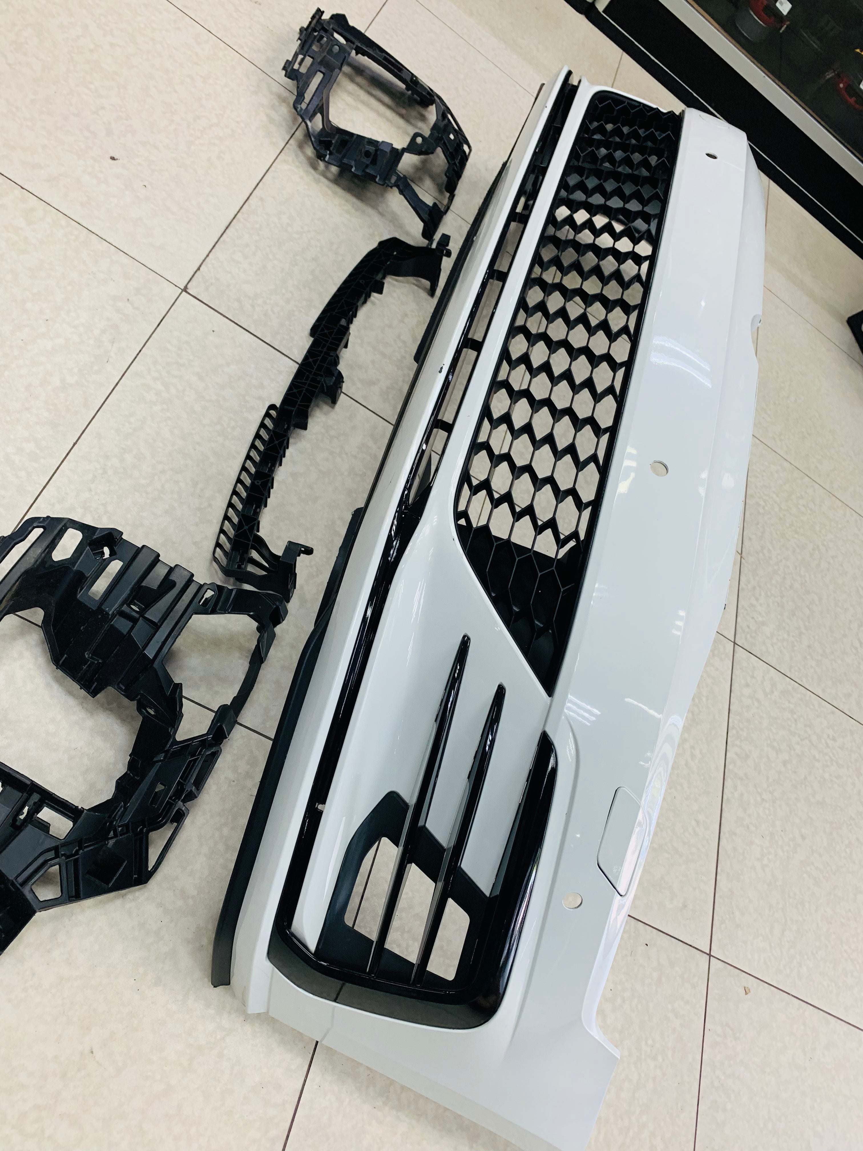 MK7.5 GTI BUMPER TO FIT MK7 Painted white