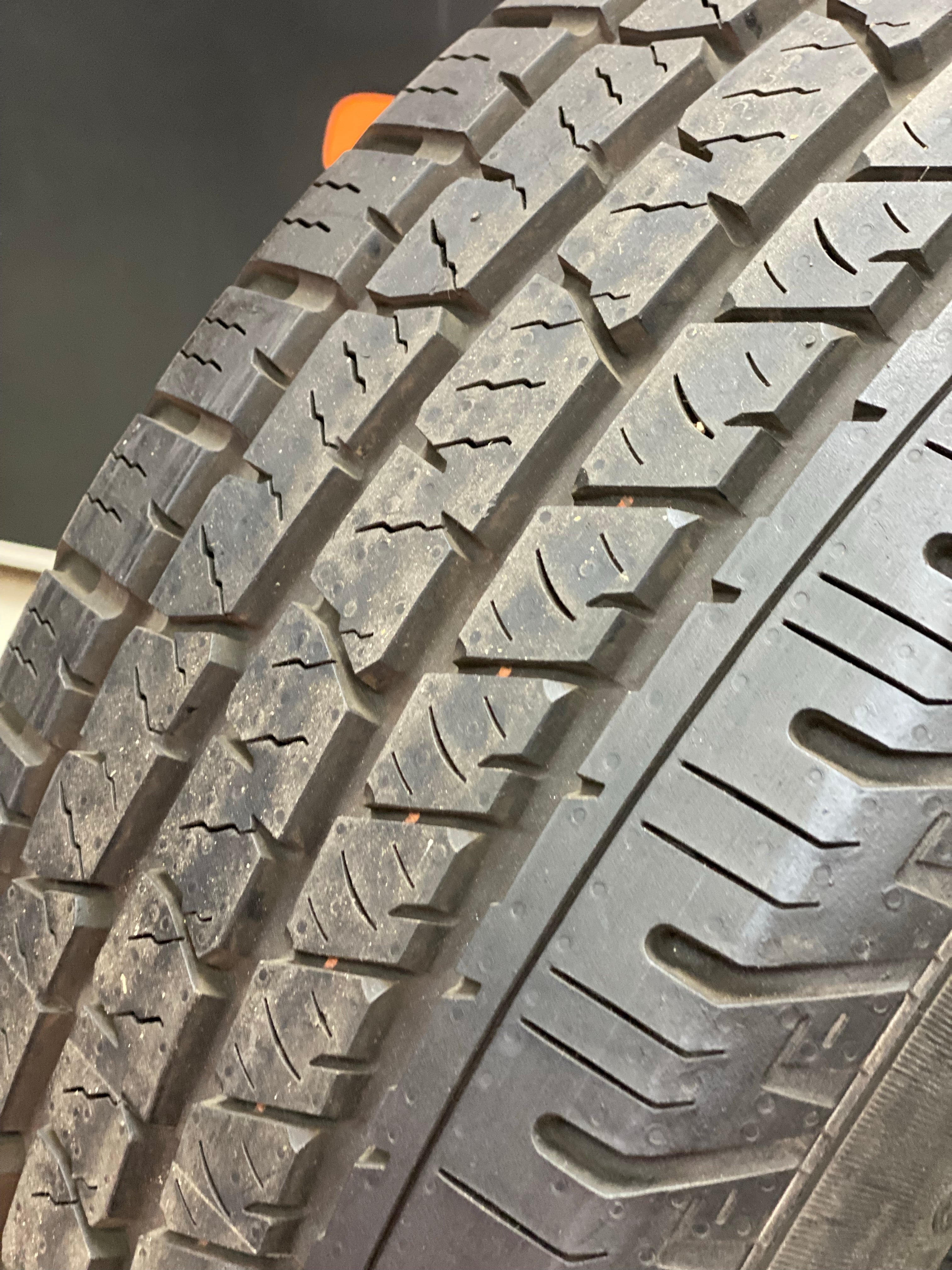 265/60/18 Continental cross contact LX ( used ) tyres