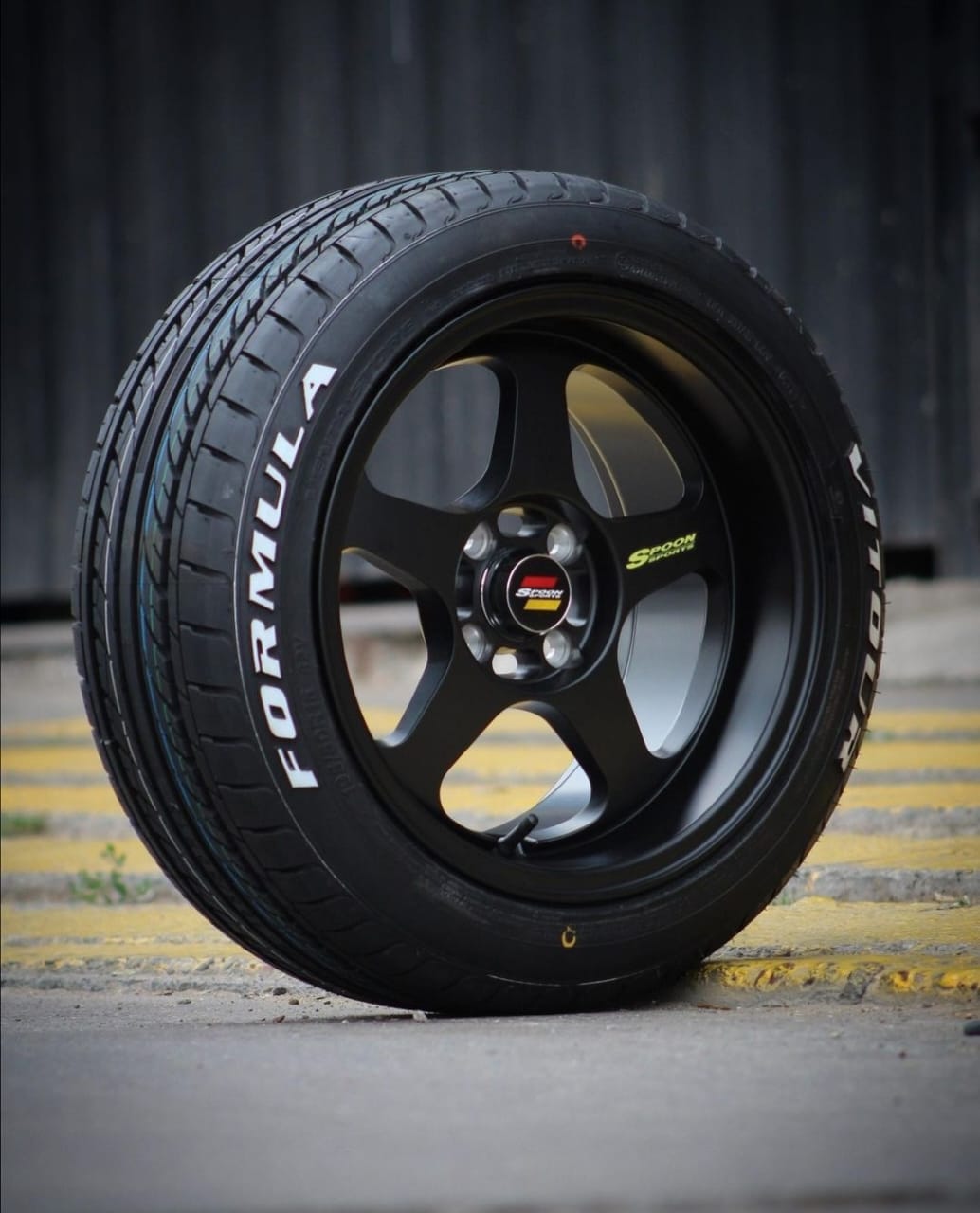 195/50/15 VITOUR WHITE LETTERS